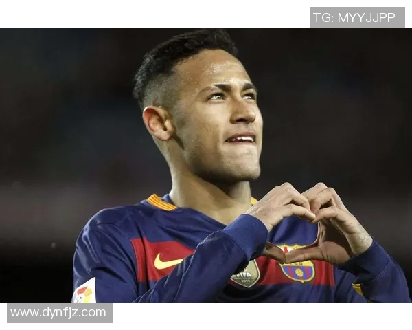 足球巨星理发新潮流 刮光头造型引发球迷热议